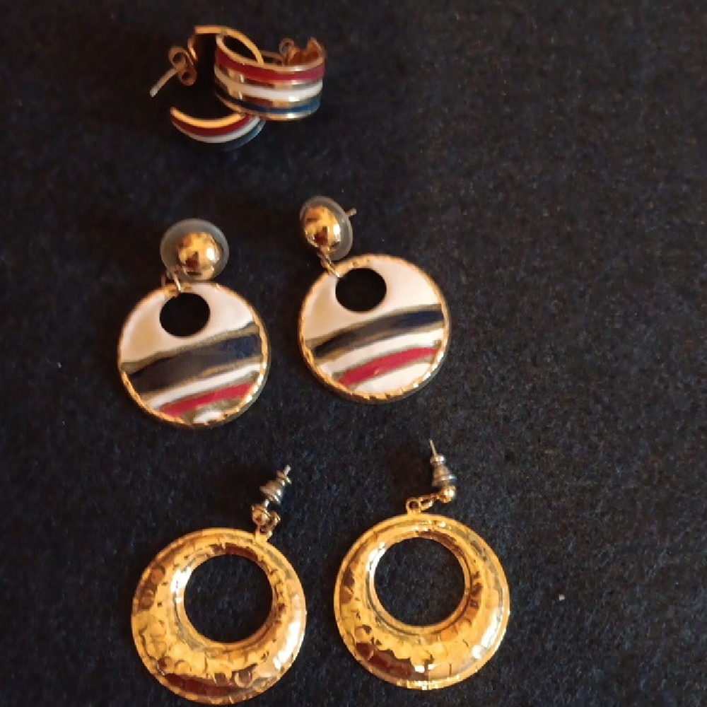 Elegant Gold and Multicolor Earrings Set